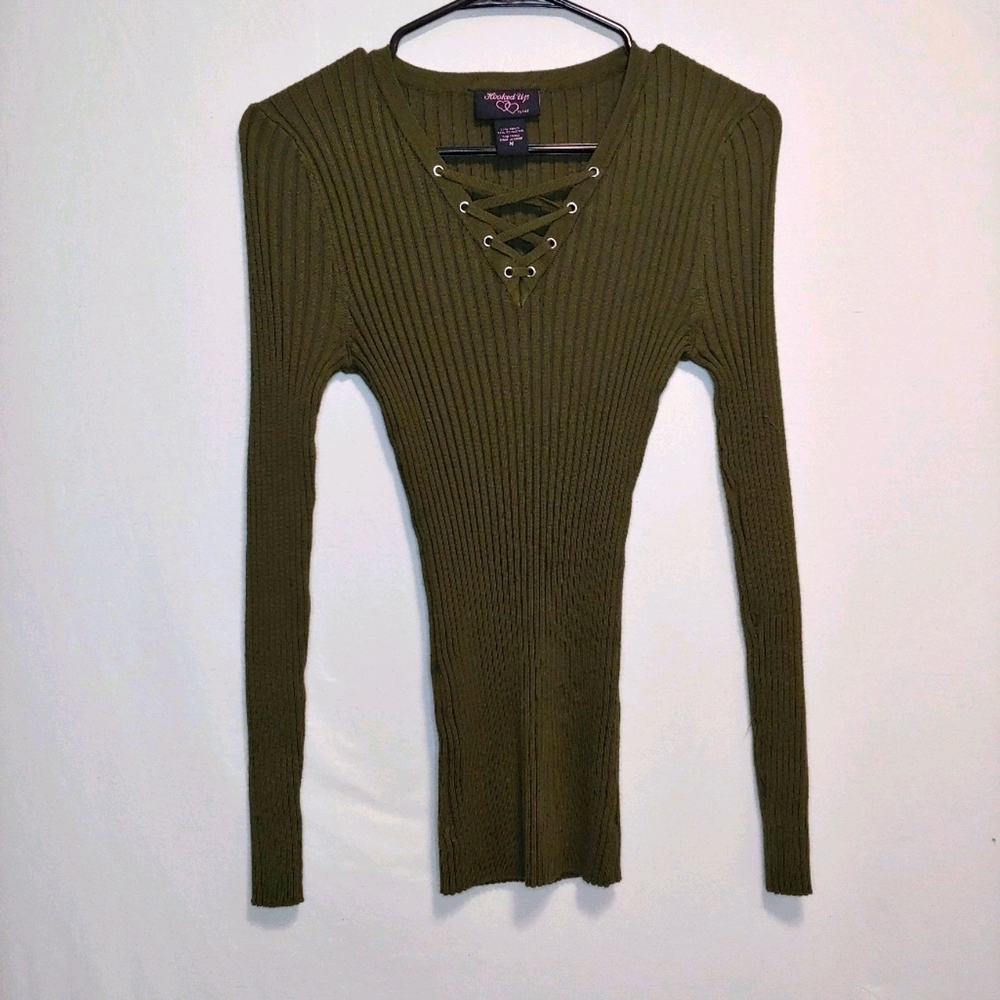 Hooked Up by I.O.T. Green Ribbed Long Sleeve Lace Up V Neck Top Size Medium - Picture 4 of 8